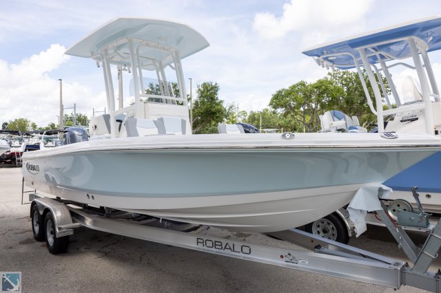 New 2024  powered Robalo Boat for sale